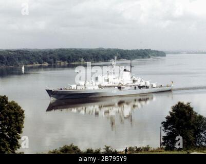 Navire d'entraînement allemand Deutschland (A 59) sur la rivière Potomac le 23 juillet 1984. Banque D'Images