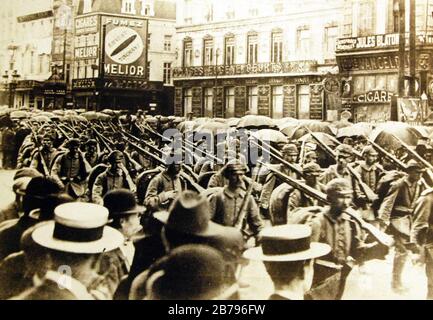 Les Allemands Qui Traversent La Place Charles Rogier, Bruxelles, Belgique, Le 20 Août 1914 (29586658740). Banque D'Images