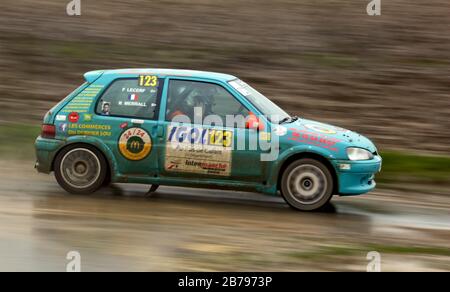 14 mars 2020. Saint Denoeux, pas de Calais, France. Rallye du Touquet. Le 60ème Rallye du Touquet serpente dans la campagne française. La Ra Banque D'Images