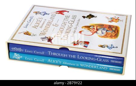 Une boîte d'Alice au pays des merveilles et à travers le verre de Lewis Carroll Banque D'Images