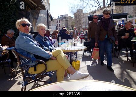 Café-bar à Pezenas, dans le sud de la France Banque D'Images