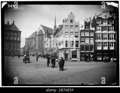 Gezicht op de hoek van Dam en Damrak-001. Banque D'Images