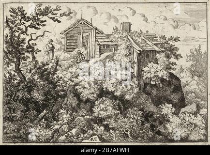 Gezicht op houten huisjes op een rots begroeid met bomen en struikgewas. Op een open plek een staand en zittend persoon. Banque D'Images
