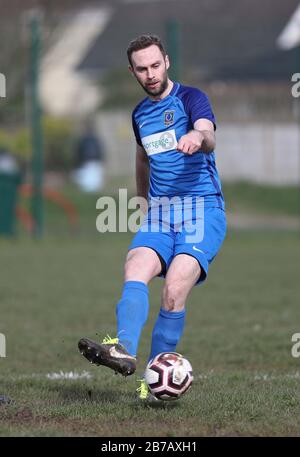 Brighton, Royaume-Uni. 14 mars 2020. Le jeu doit être activé - Malgré le report de tous les matchs de la Premier League et de la Ligue anglaise de football jusqu'au 4 avril au Royaume-Uni en raison du coronavirus, Il n'y a pas eu d'arrêt au football de Grassroots alors Que Les lumières de la Lecterne ont repris Goring St Theresa's dans le Chairman Charity Cup Tie au Wish Road Recreation Ground, La Lecterne a été les gagnants convaincants qui ont battu Goring 9-1 Hove. Crédit: James Boardman/Alay Live News Banque D'Images