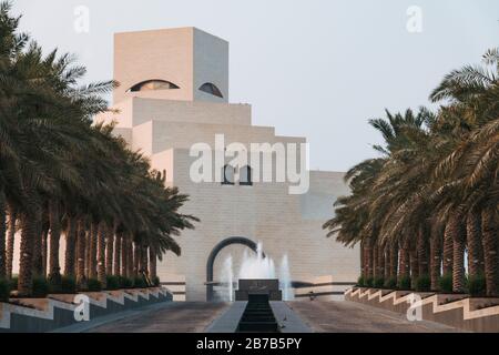 Le Musée d'art islamique de Doha, qui a une influence architecturale islamique dans une apparence cuboïdienne, a été conçu par Ieoh Ming PEI Banque D'Images