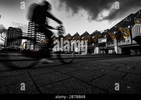 Rotterdam pays-bas 15 février 2018 : vue sur la rue rotterdam à l'esprit. Pont, maisons cubes, gare centrale Banque D'Images