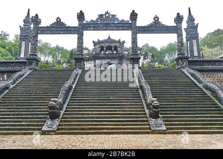 Palais de Thien Dinh. Tombe de l'empereur Khai Dinh à Hue, au Vietnam. Un site classé au patrimoine mondial de l'UNESCO Banque D'Images