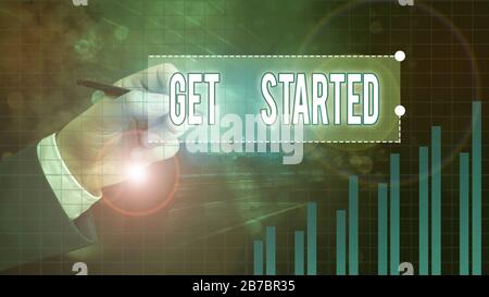 Signe texte montrant obtenir commencé. Photo d'objets américains commencent une période importante de l'un s'est la vie ou la carrière commencer une tâche Banque D'Images