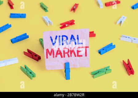 Écriture manuscrite marché viral. Photo conceptuelle les informations sur un produit se répandent entre montrer des papiers de clothspin colorés rappel yello vide Banque D'Images