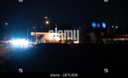 Frederick, États-Unis. 15 mars 2020. Un avion à la retraite Lockheed C-130 J Hercules de l'Ohio est déplacé dans les rues de la ville de l'aéroport municipal de Frederick à fort Detrick, une station de commandement médical de l'armée américaine, où il deviendra un banc d'essai pour la recherche environnementale à Frederick, Maryland, samedi 14 mars 2020. Photo de David Tulis/UPI crédit: UPI/Alay Live News Banque D'Images