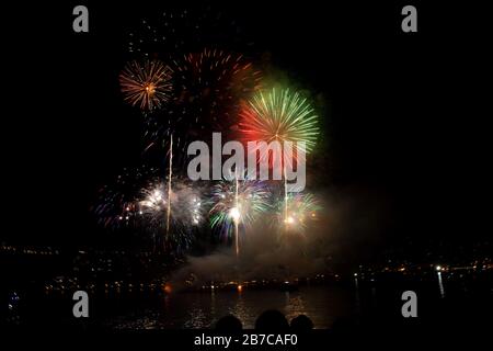 D'artifice à Ischia sur la fête de sainte Anne le 26 juillet Banque D'Images