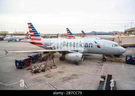 Avions American Airlines vus à l'aéroport international de Phoenix Sky Harbor. Banque D'Images