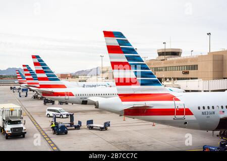 Avions American Airlines vus à l'aéroport international de Phoenix Sky Harbor. Banque D'Images