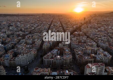 Vue aérienne de l'Eixample, la grille octogonale de Barcelone, Catalogne, Espagne) ESP: Vista aérea del Ensanche de Barcelone (Cataluña, España) Banque D'Images