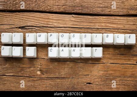 les mots impossible et je ne peux pas des touches de clavier sur fond en bois Banque D'Images