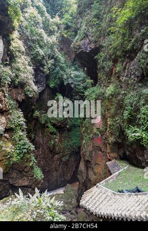 Gorge terrifiante, Jīnghún Xiá, dans la gorge de Jiuxiang et les grottes Géopark national dans le canton autonome ethnique de Jiuxiang Yi et hui, Kunming, Yunnan, Chine. Banque D'Images