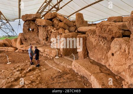 Mnajdra (maltais : L-Imnajdra) temple mégalithique préhistorique à Malte, entre 3600 BC et 3200 BC, site classé au patrimoine mondial de l'UNESCO Banque D'Images