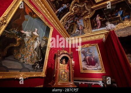 Détail de l'horloge et des peintures à la salle Mercury, Château de Versailles, France Banque D'Images