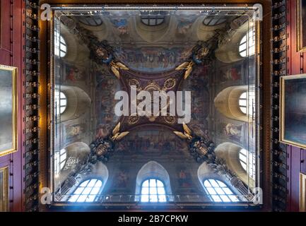 Plafond peint à l'intérieur du Musée du Louvre à Paris, France, Europe Banque D'Images