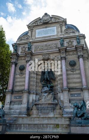 Fontaine Saint Michel à Paris, France, Europe Banque D'Images