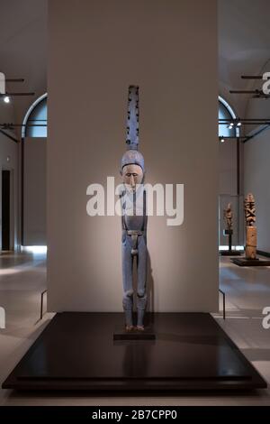 La sculpture Trrou Korrou de l'île de Malo est exposée au Musée du Louvre à Paris, France, Europe Banque D'Images