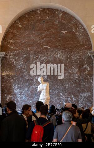 La Vénus de Milo ancienne statue de marbre grec de l'artiste Alexandros d'Antioch au Musée du Louvre, Paris, France, Europe Banque D'Images