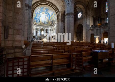 Nef et autel principal à l'intérieur de la basilique du Sacré-coeur aka Basilique du Sacré-coeur de Paris à Paris, France, Europe Banque D'Images