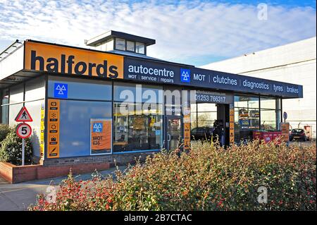 Halfords autocenter,Blackpool Banque D'Images