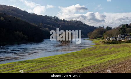 Rivière Wye en inondation sous le pont Kerne, Herefordshire, Royaume-Uni Banque D'Images