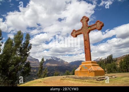 Traversez le point de vue de Rataquenua à Huaraz, au Pérou Banque D'Images