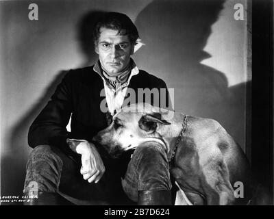 Laurence OLIVIER Portrait comme Heathcliff avec son chien à WUHERING HAUTEURS 1939 réalisateur WILLIAM WYLER scénario Ben Hecht et Charles MacArthur roman Emily Bronte The Samuel Goldwyn Company / United Artists Banque D'Images