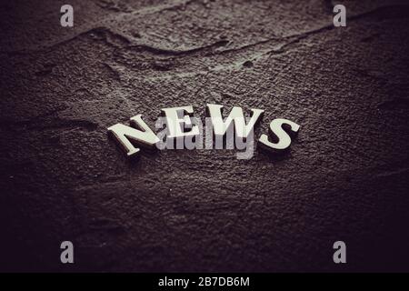Concept de mot d'actualité. Mot d'actualité sur le tableau noir Banque D'Images