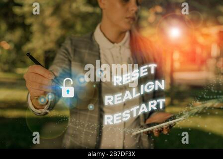 Écrit remarque montrant Réinitialiser réaligner redémarrer. Concept d'affaires pour la vie l'audit va vous aider à mettre les choses en perspectives Banque D'Images