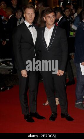 5 Septembre 2017 - Londres, Angleterre, Royaume-Uni - Gq Men Of The Year Awards 2017, Tate Modern - Red Carpet Arrives Photo Shows: Tom Daley Et Dustin Lance Black Banque D'Images