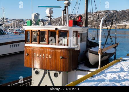 Bateau de pêche côtière traditionnel amarré à Bodo, Norvège. Banque D'Images