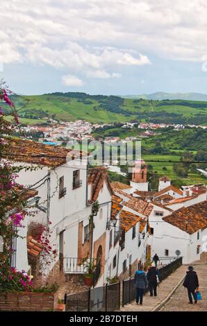 Jimena de la Frontera, Cadiz, Espagne - 17 avril 2016 : vue sur Jimena de la Frontera, un beau village blanc de la province de Cadix, dans le commun Banque D'Images