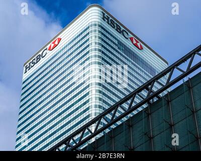 La tour de Canary Wharf - HSBC HSBC le tour avec d'autres bâtiments des services financiers dans le Canary Wharf. L'architecte Norman Foster 2003. Banque D'Images