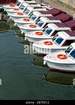 Louez un bateau sur la Tamise près d'Abingdon Banque D'Images