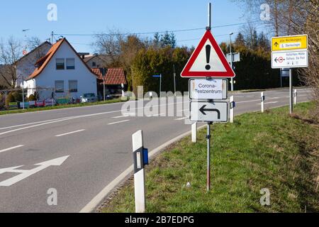 Panneau de signalisation menant à un centre de test de corona tet, Oberteuringen, Allemagne Banque D'Images