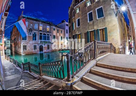 Venise, Italie - 16 MAI 2019: La vue magique de Venise à la nuit pleine lune Banque D'Images