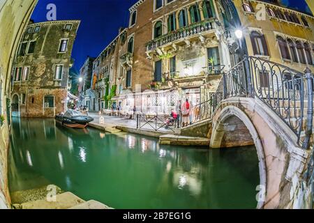 Venise, Italie - 16 MAI 2019: La vue magique de Venise à la nuit pleine lune Banque D'Images