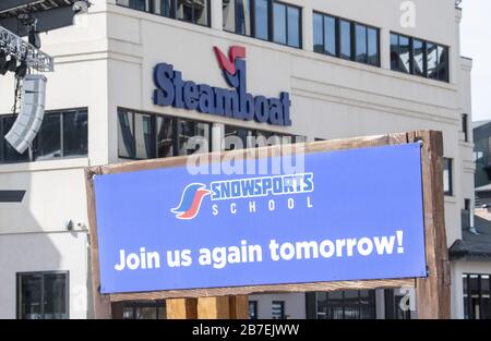 Steamboat Springs, États-Unis. 15 mars 2020. La place de la gondole est presque vide au pied de la station de ski de Steamboat Springs, à Steamboat Springs, Colorado, le dimanche 15 mars 2020. En raison du coronavirus COVID-19, le gouverneur du Colorado Jared Polis a commandé toutes les stations de ski du Colorado fermées à partir d'aujourd'hui. Photo de Pat Benic/UPI crédit: UPI/Alay Live News Banque D'Images