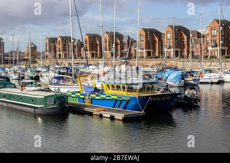 Catamaran police de la rivière Merseyside, quai Coburg, Liverpool Banque D'Images