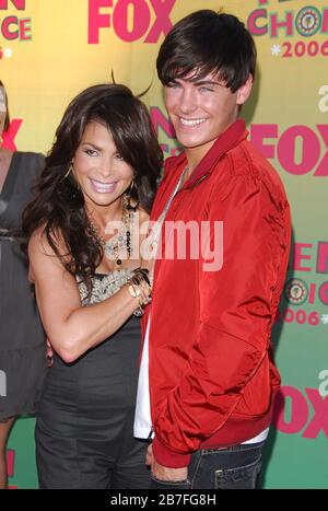 Paula Abdul et Zac Efron aux Teen Choice Awards 2006 - arrivées à l'amphithéâtre Gibson à Universal City, Californie. L'événement a eu lieu le dimanche 20 août 2006. Photo par: SBM / PictureLux Banque D'Images