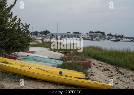 Les bateaux abondent à Cape Cod, dans le Massachusetts. West Bay et South Bay sont des sites populaires de navigation de plaisance et de pêche à Osterville, dans le Massachusetts. Cape Cod est le popula. Banque D'Images