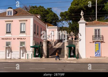 Lisbonne, Portugal - 2 mars 2020: Deux gardes républicains nationaux devant le Palais national de Belem Banque D'Images