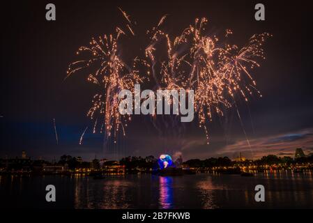 Vue imprenable sur les feux d'artifice pendant la nuit Floride États-Unis Banque D'Images