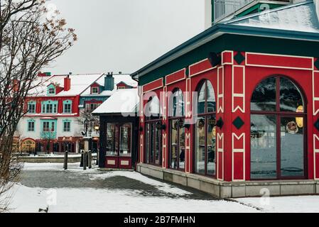 MONT-TREMBLANT, QC, CANADA - FÉVRIER 2020 village de Mont-Tremblant en hiver Banque D'Images