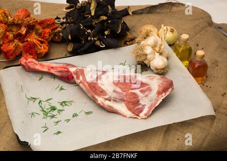 Viande crue dans le boucher Banque D'Images