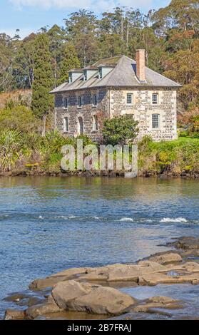 Le magasin de pierres de la région patrimoniale du bassin de Kotorigo-Kerikeri, île du Nord, Nouvelle-Zélande. C'est le bâtiment en pierre le plus ancien de Nouvelle-Zélande. Banque D'Images